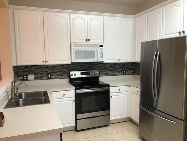 Photo - SUPER 3 BDRM TOWNHOUSE IN REGENCY OAKS!