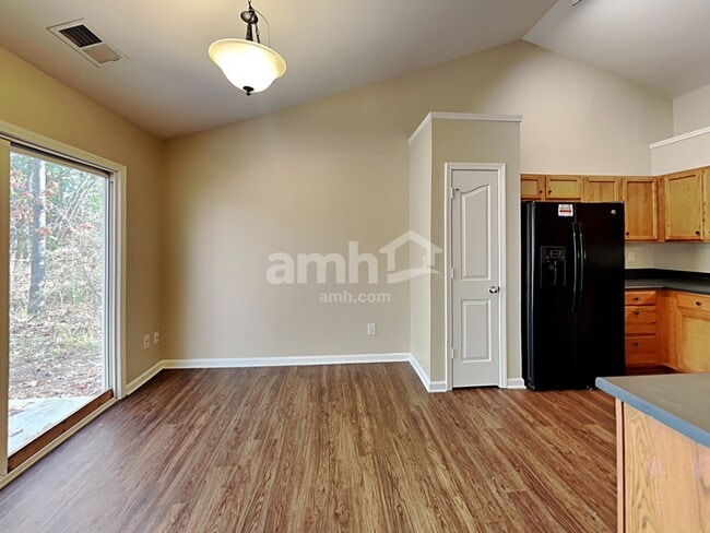 Photo - 7033 Sunman Rd