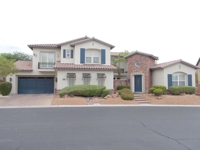 Building Photo - Spacious 4 Bed / 5 Bath Two-Story Home wit...