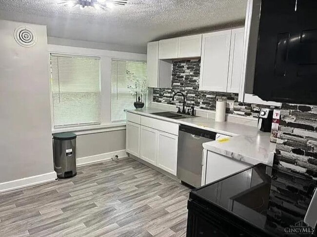 Building Photo - 3428 Harvey Ave Unit 3