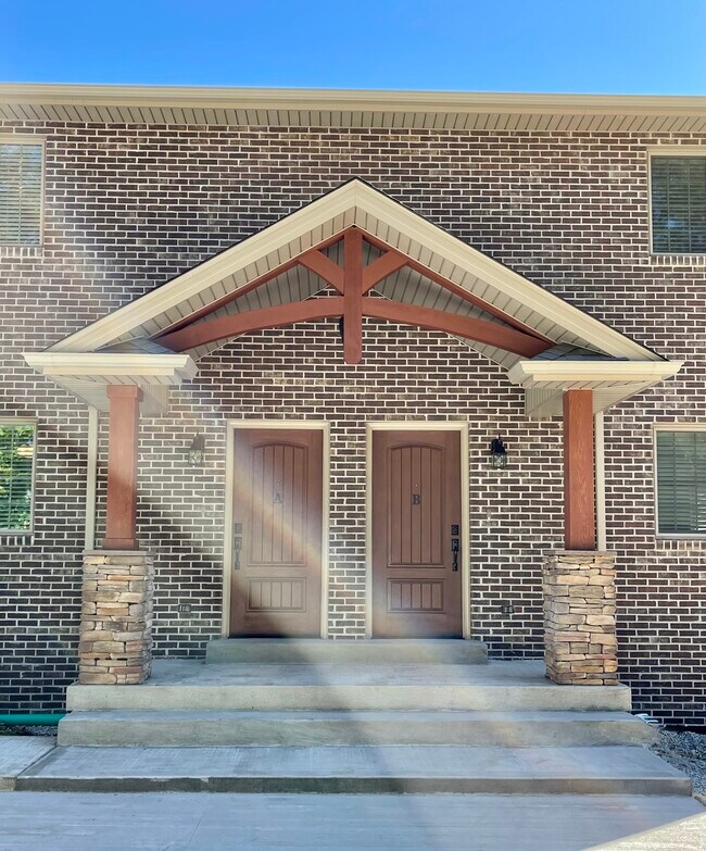 Building Photo - 713 Adkins St