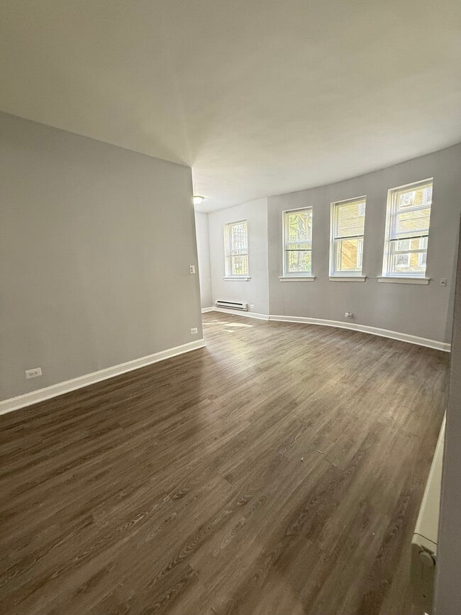 Building Photo - 4527 N Malden St Unit 4501-GA