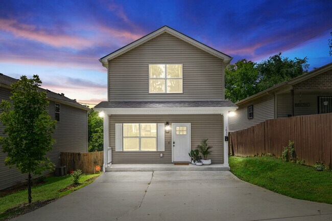 Photo - 1835 Glade St