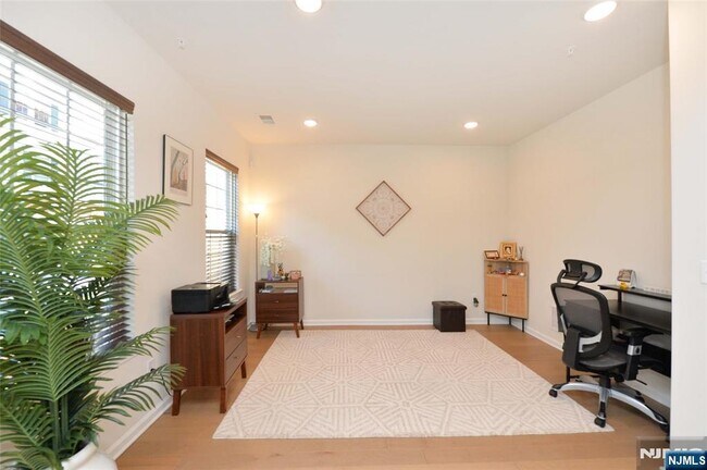 Photo - 60 Litchfield Ln Unidad 603