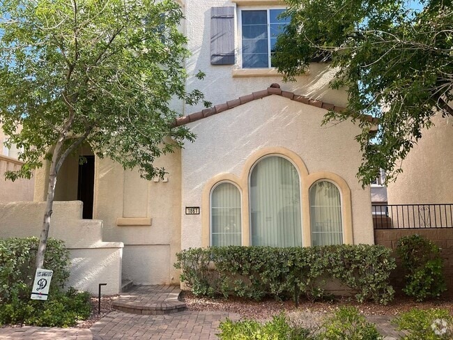 Building Photo - Upgraded 3-Bed, 3-Bath Home – All En-Suite...