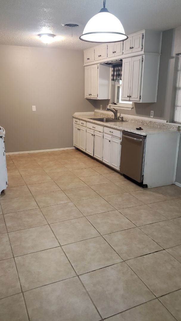 Photo - Located in Canyon 3/2/1 great area CH/A