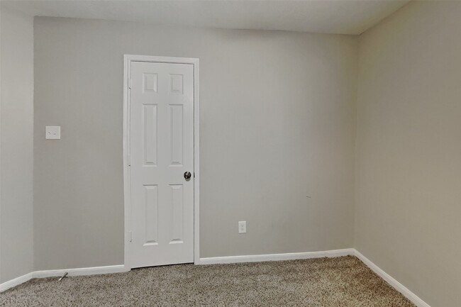 Photo - 20423 Drakewood Dr