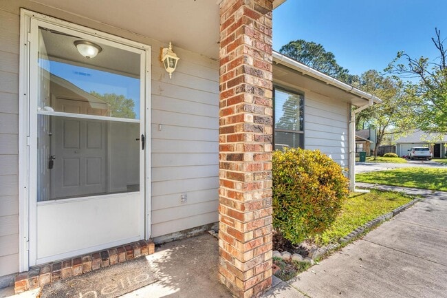 Photo - Charming 2 Bedroom Florida Cottage in Convenient Location!!