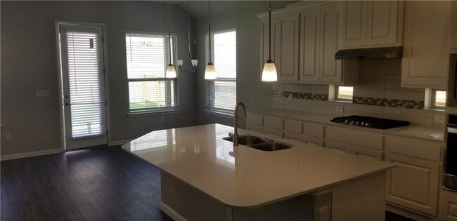 Photo - 908 Kingston Pl