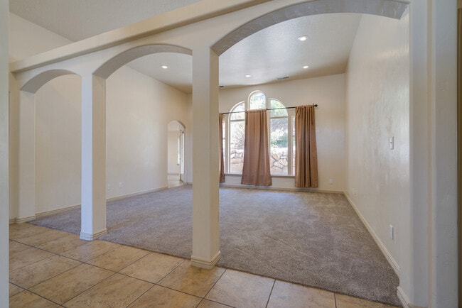 Building Photo - 3 Bedroom Plus Office in The Knolls at Little Valley