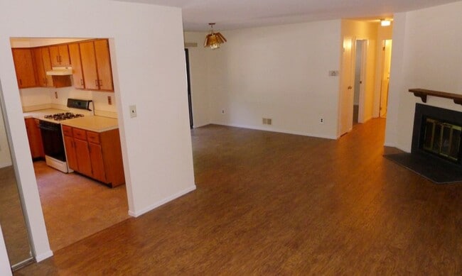 Building Photo - 2212 Old Stone Mill Dr Unit 2212
