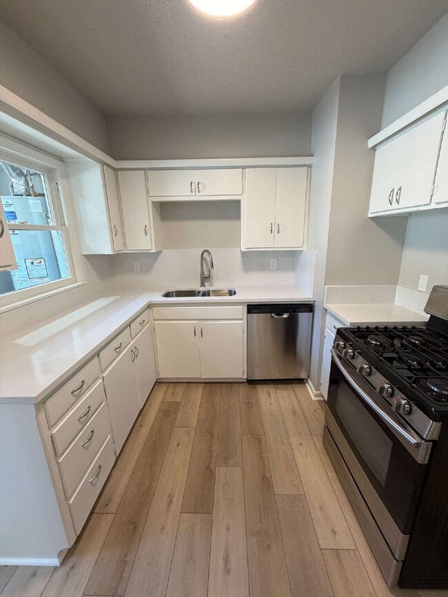 1521 NW 41st St