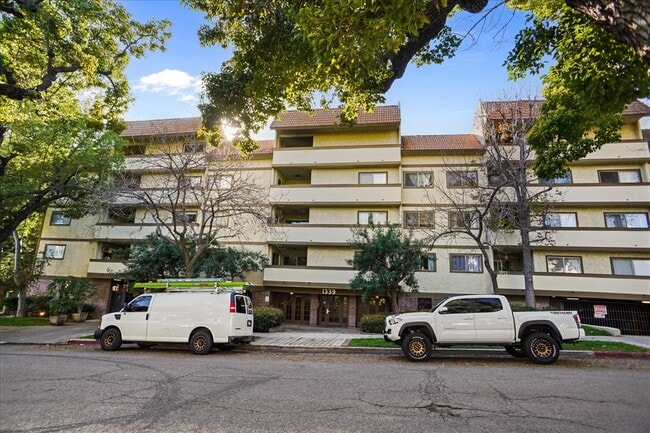 Building Photo - 1339 N Columbus Ave