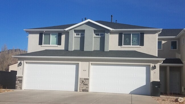Building Photo - 3 bed -2.5 bath - Newer townhome in the he...