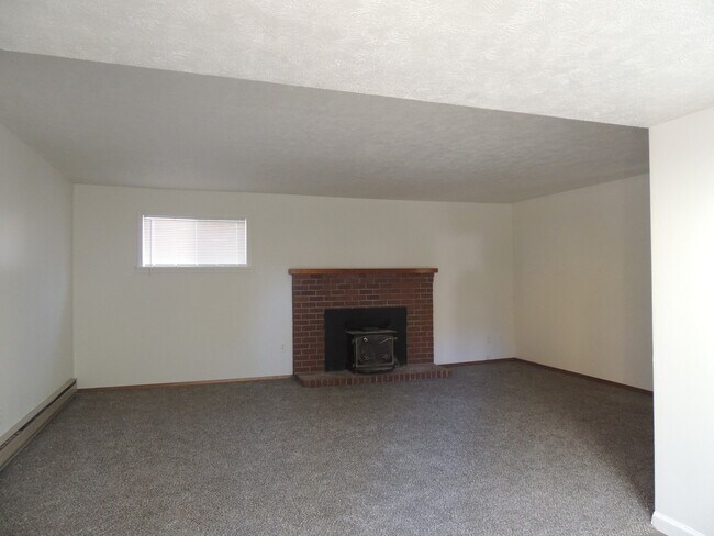 Photo - $1,900 – 2 Bed / 2 Bath Home with Fenced Y...