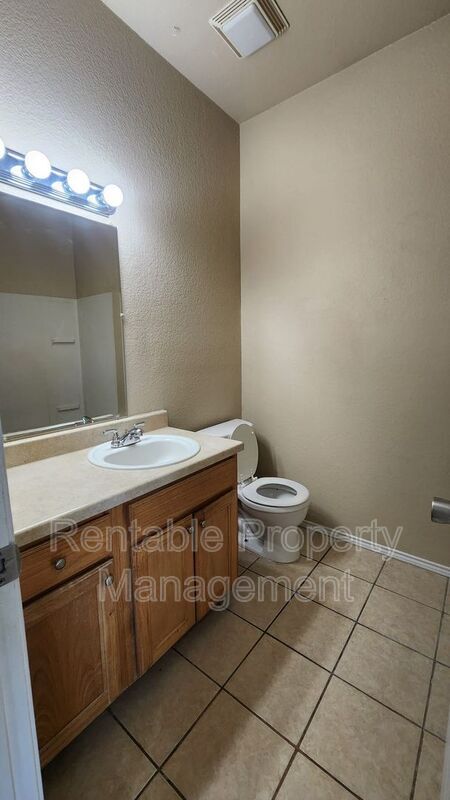 Photo - 110 Collett Ct