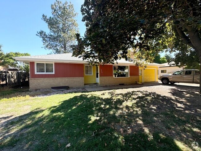 Building Photo - Spacious 4 bedroom 2 bath Ranch Style Hous... Rental