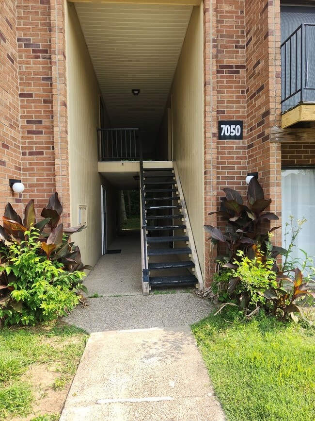 Lovely 1 bedroom 1 bath 2nd floor condo wi... - Lovely 1 bedroom 1 bath 2nd floor condo wi...