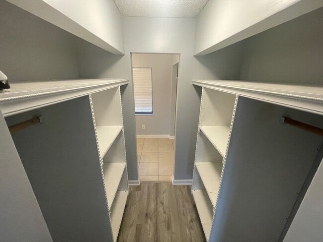 Photo - Spacious 2 Bedroom 2 Bath Condo  AVAILABLE FOR IMMEDIATE MOVE IN!!! Great Location!!!