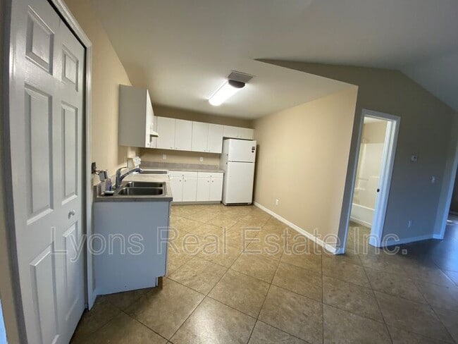 Photo - 1127 Gilbert Ave S