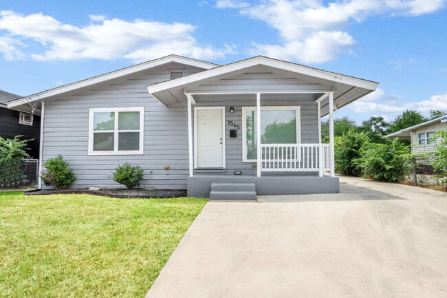 Photo - Charming and Spacious 4 Bedroom Home with ...