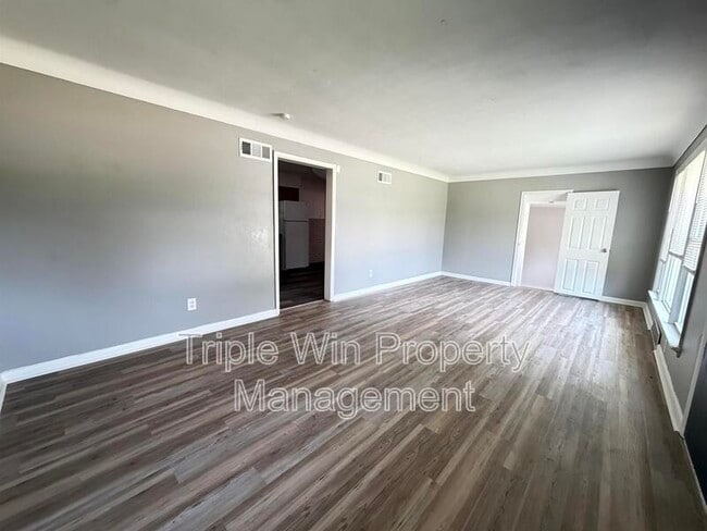 Photo - 6801 Knoll Ave