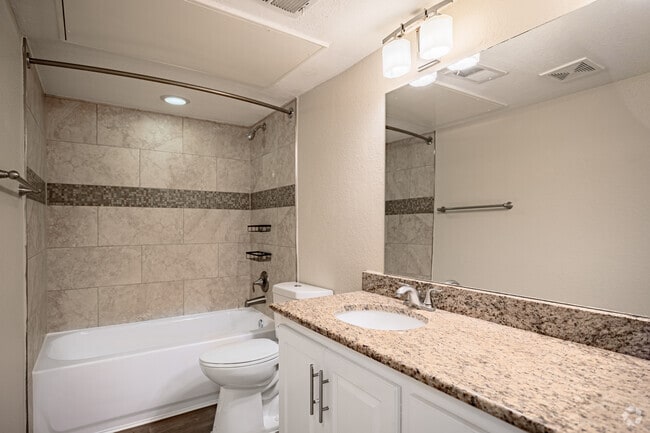 1BR, 1BA - 780 SF - Bathroom