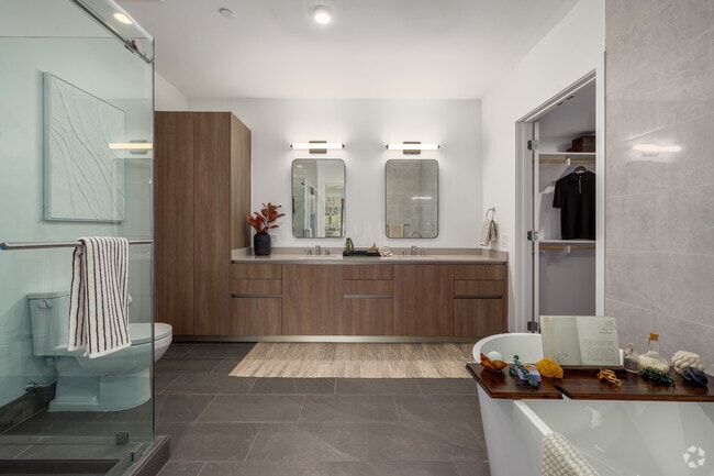 2BR, 2.5BA - 1,620SF - Bathroom