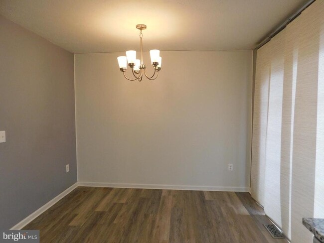 Photo - 102 Zephyr Ln