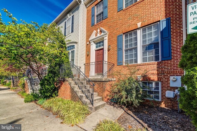 Building Photo - 947 Harrison Cir