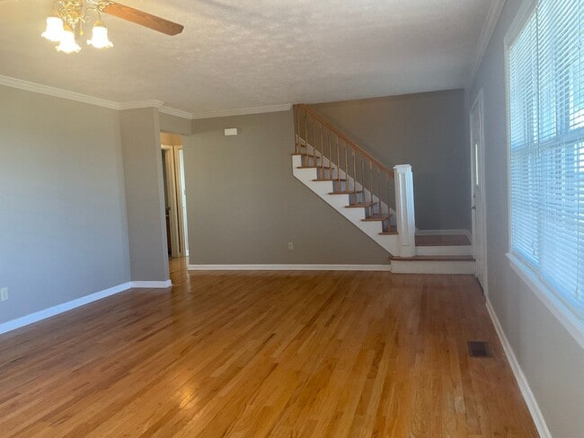 Photo - Greenback 37742 - 3 bedroom, 3.5 bath home with bonus room/possible 4th bedroom - Call Terri Kerr...