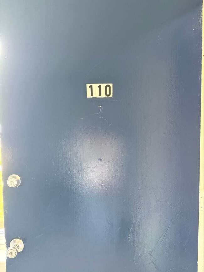 Building Photo - 2412 Azalea Garden Rd Unit 110