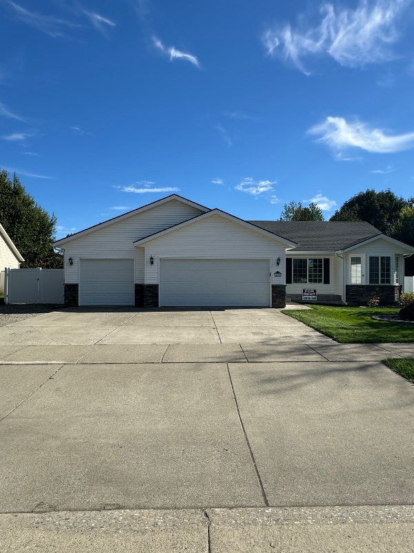 Building Photo - 2598 W Broadmoore Dr