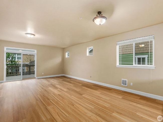 Photo - Rent: $2500 - 2 bed Condo Unit 105