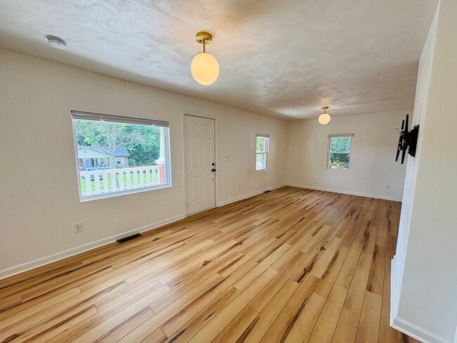 Photo - 307 Ellett Rd