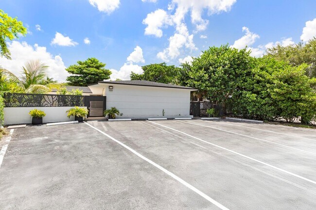Photo - 7800 NE 10th Ct Unidad 1