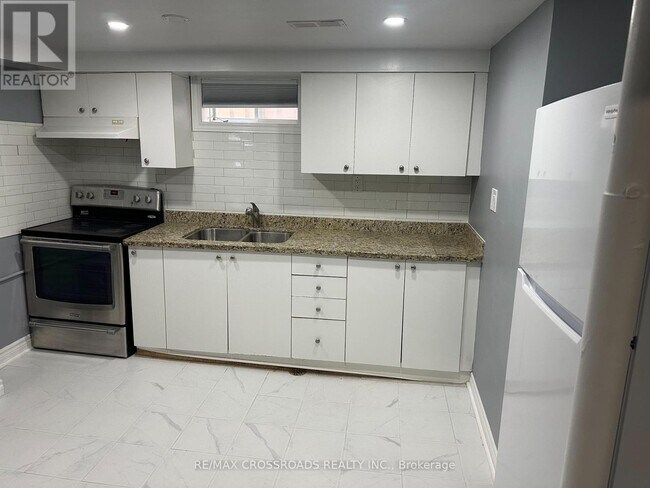 Photo - 466 Brimley Rd