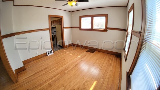 Photo - 1112 Maplewood Dr NE