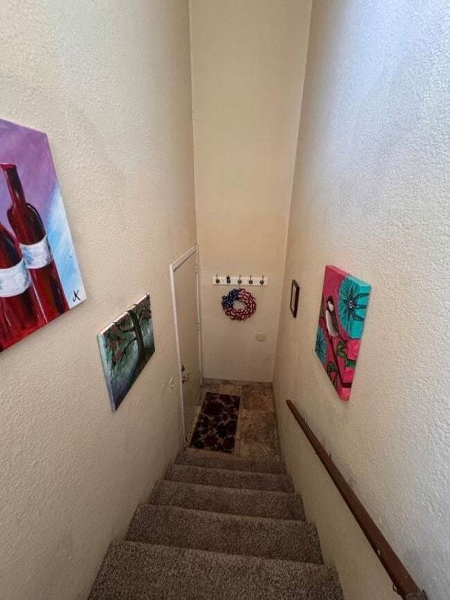 Photo - Fully Furnished 3 bedroom, close to everything! Flexible terms, easy application process!