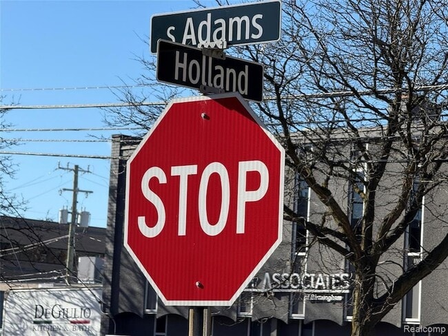 Photo - 1111 Holland St