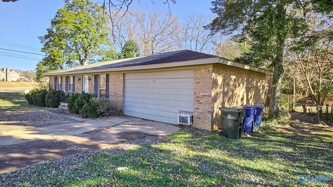 Photo - 712 Larry Dr