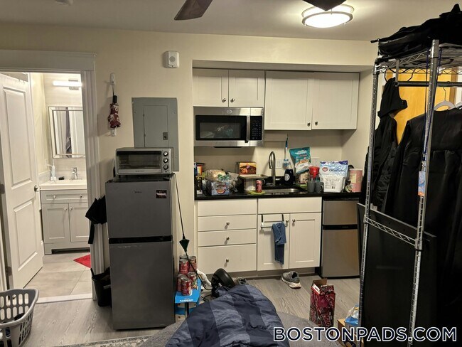 Photo - 79 Westland Ave Unidad 2
