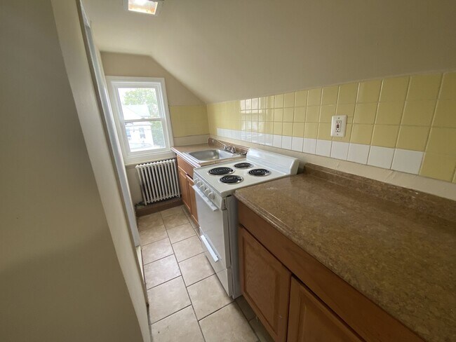 Photo - 114 Joyce Kilmer Ave Unit Apt 3