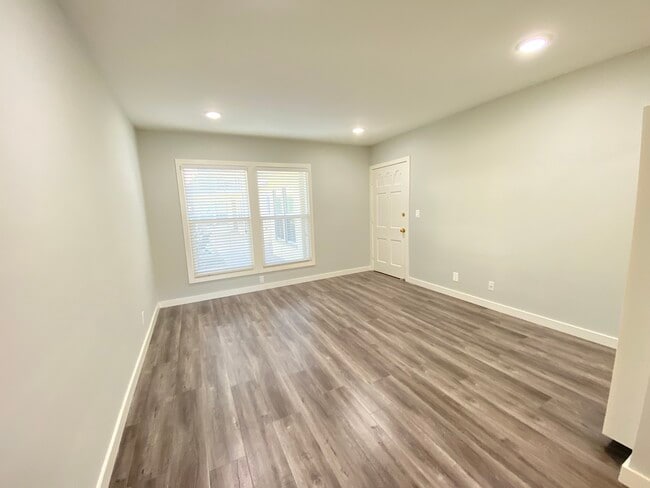 Photo - Palms Apartments