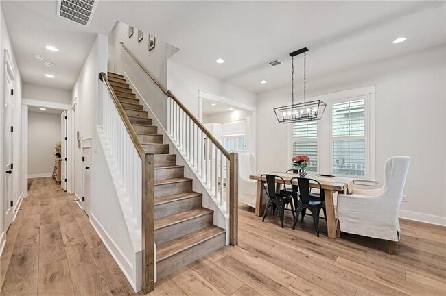 Photo - 1095 Twain St