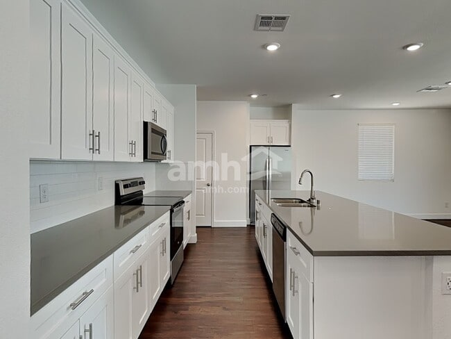 Photo - 644 N Water St