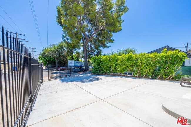 Photo - 5837 Cartwright Ave
