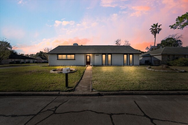 Building Photo - 16930 Stardale Ln