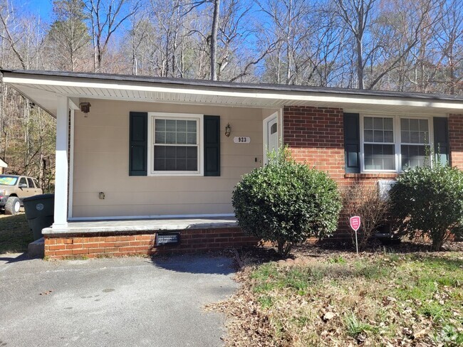 Building Photo - Newly Available in Hixson, TN! 2 Bedroom 1... Rental