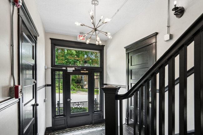 Photo - 307 W 6th St